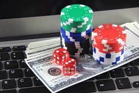 Animasi fitur bonus dalam Bonanza Gold dengan simbol yang bersinar dan pengganda yang muncul